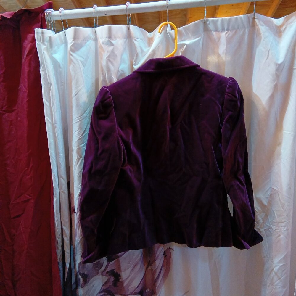 Jaeger vintage Made in great Britain Burgundy blazer velvet size 8 I think